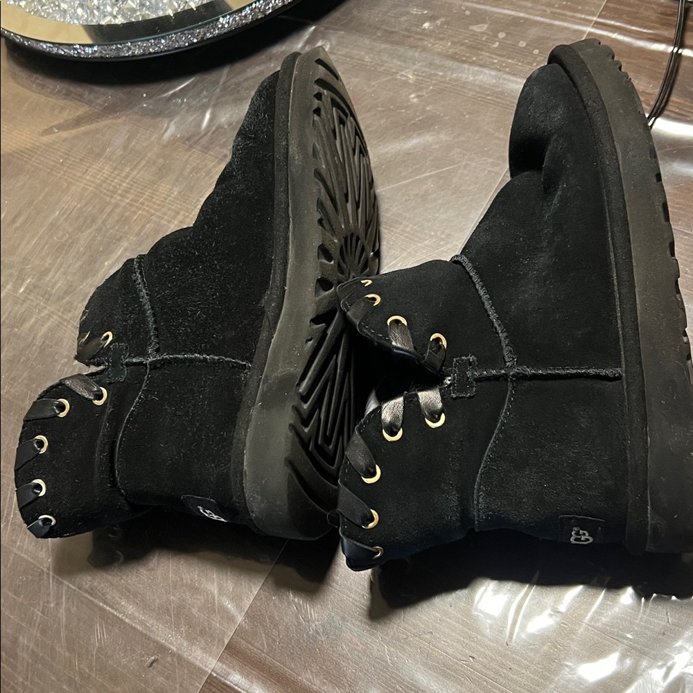 UGG AIDAH MINI  BLACK. Sz 7